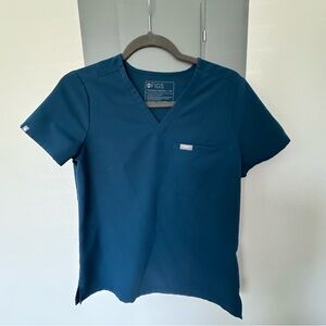 Deep Reef Figs Scrub Top